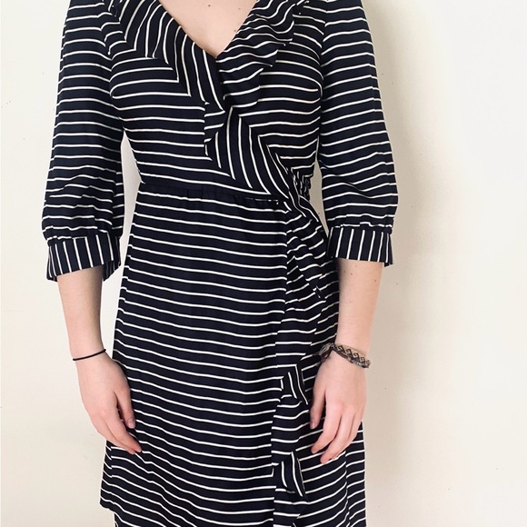 Navy and white striped KATE SPADE wrap dress - size 2 - 100% silk - Picture 7 of 7